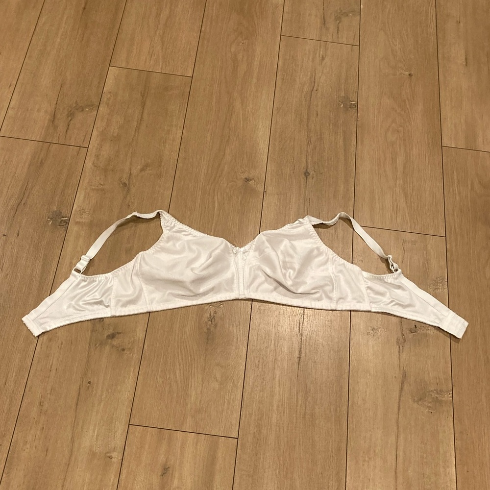 Size 44D Bra - Picture 3 of 9